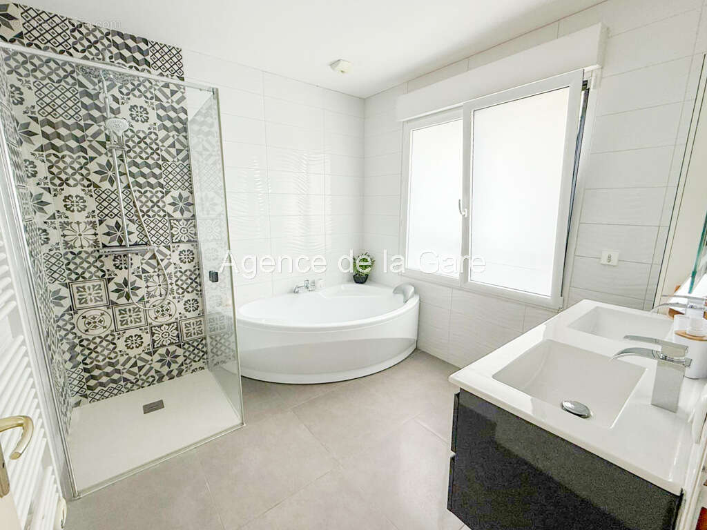 Maison à SARTROUVILLE