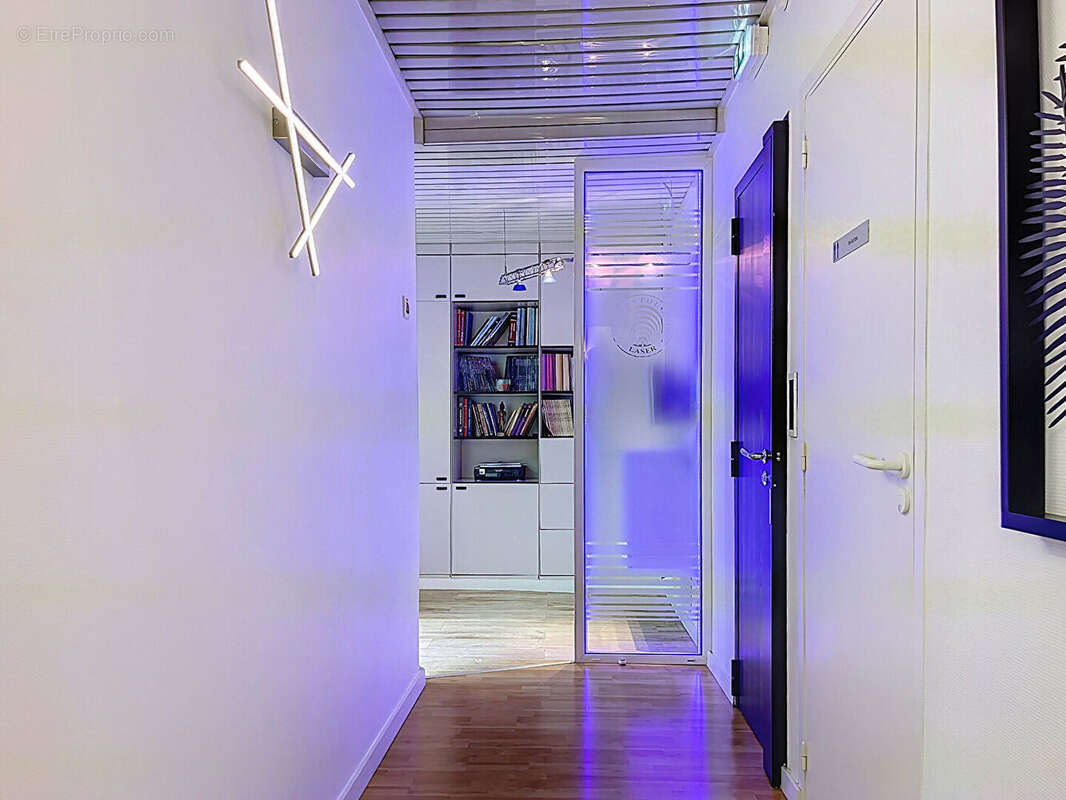 Commerce à MARSEILLE-8E