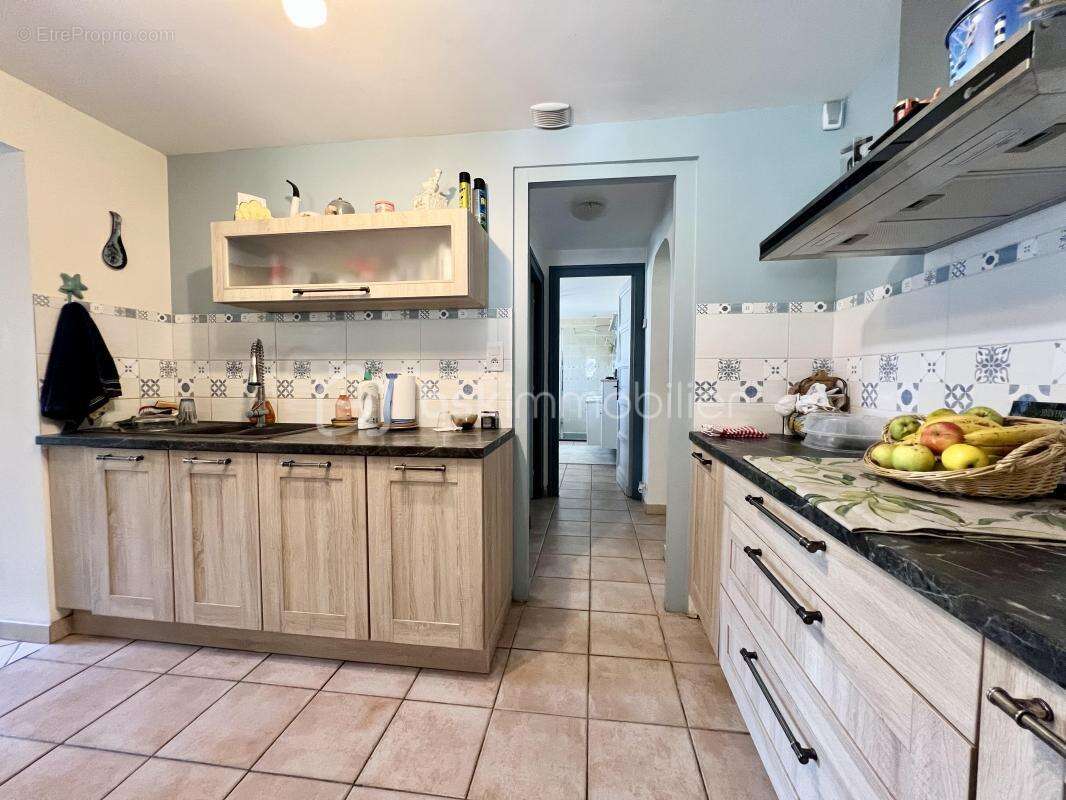 Maison à SAINT-MEDARD-DE-GUIZIERES