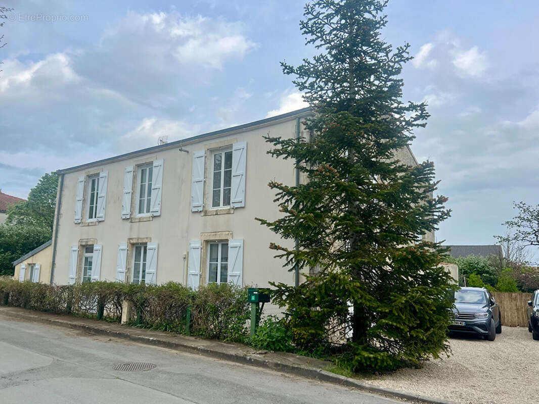 Maison 220m² à angliers - photo 2