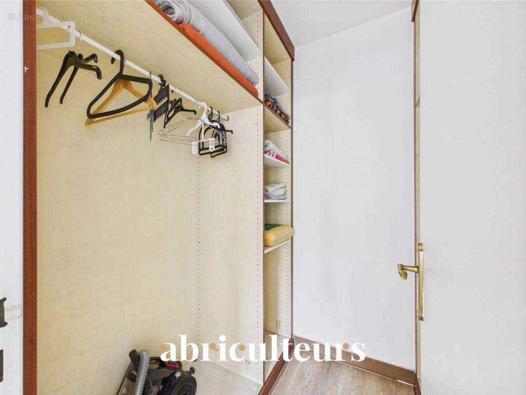Appartement - 86 m² - Séjour lumineux avec accès balcon en vente à Courbevoie (92400) - photo 20