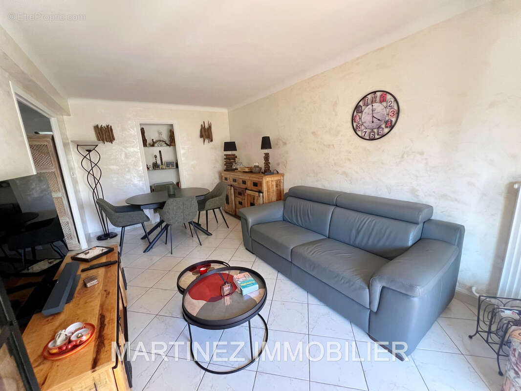 Appartement à SAINT-LAURENT-DU-VAR