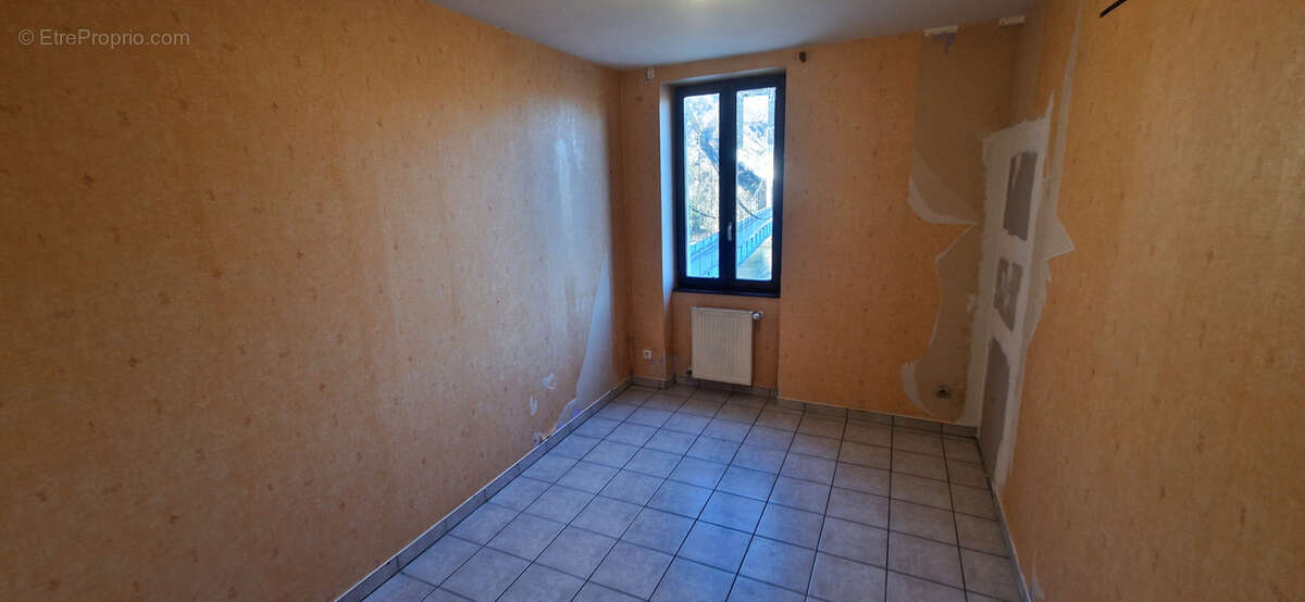 Appartement à YENNE