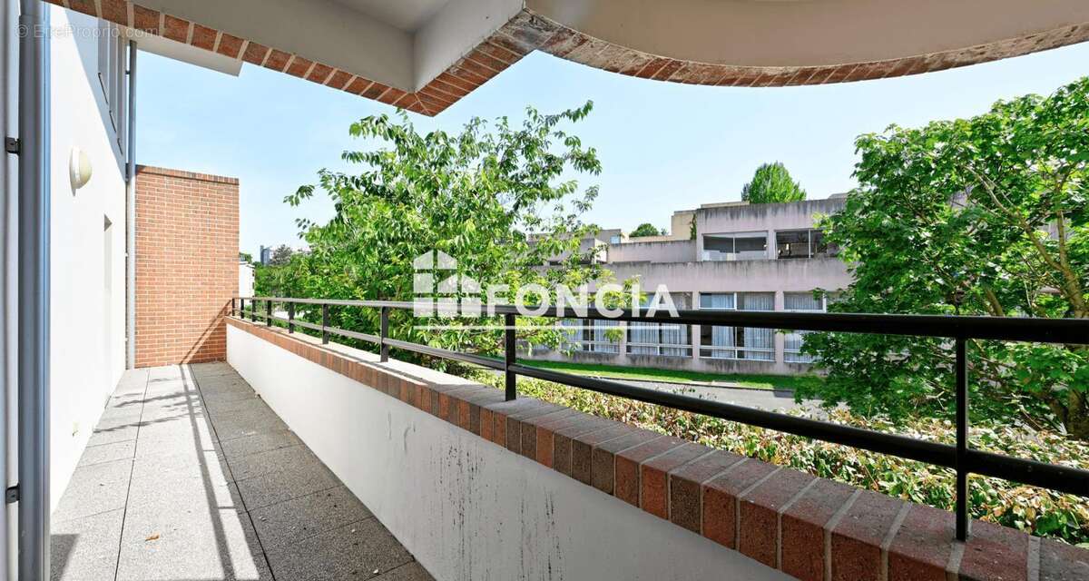 Appartement en duplex avec 2 places de parking proche des écoles, des commerces et des transports - photo 8