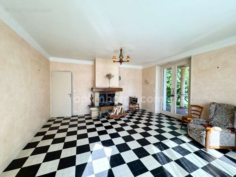 Maison à SAINT-SULPICE-LES-FEUILLES