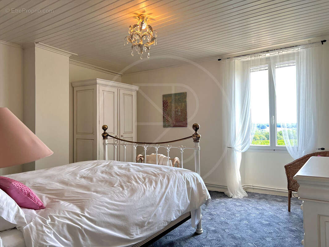 Grande maison en pierre avec piscine et vue dégagée - photo 12