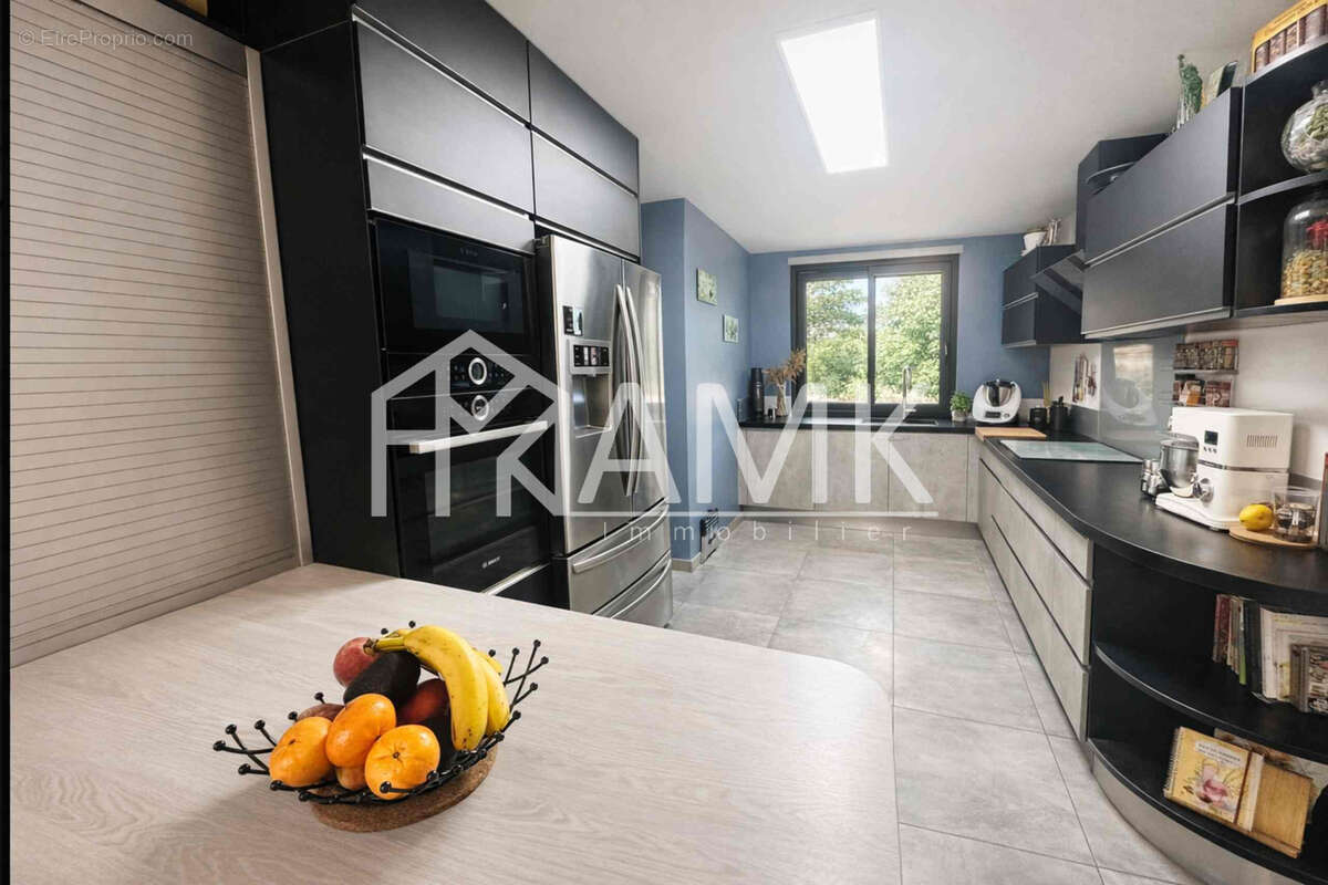Maison individuelle 140 m2 au sol avec futur studio indépendant & jardins   Cœur de village** - photo 3