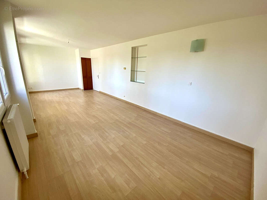 CLERMONT-FERRAND / Appartement à vendre quartier "la Glacière" avec garage, balcon et atelier ! - photo 3