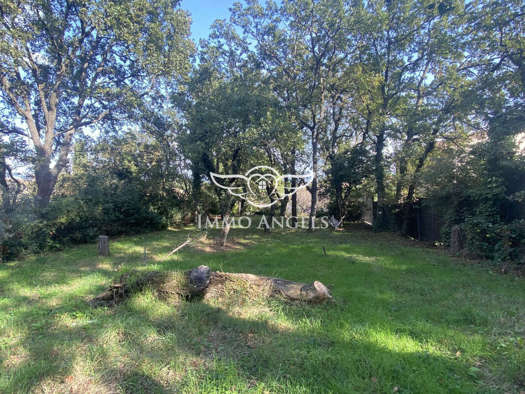 Terrain à CAUMONT-SUR-DURANCE