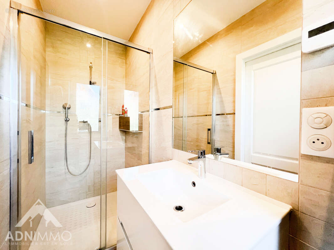 Maison à SAINT-GENIS-POUILLY