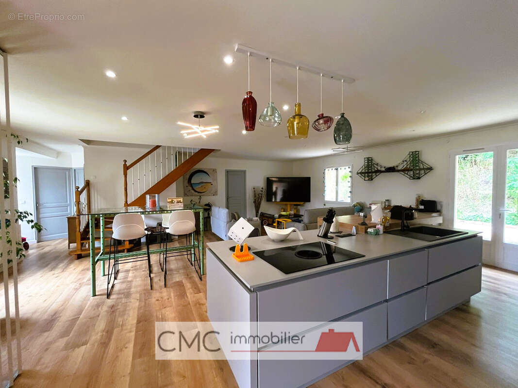 Maison 170 m² à Morancez  - photo 3