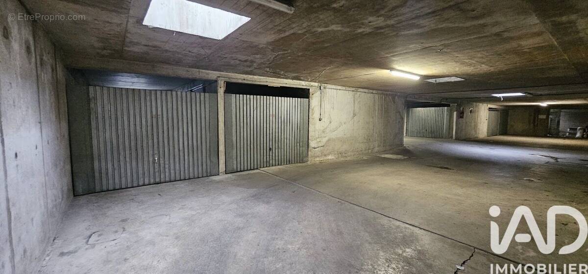 Photo 1 - Parking à CRETEIL