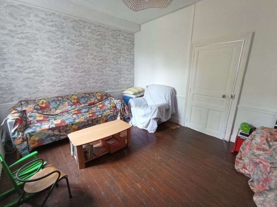 Maison à LE MAYET-DE-MONTAGNE