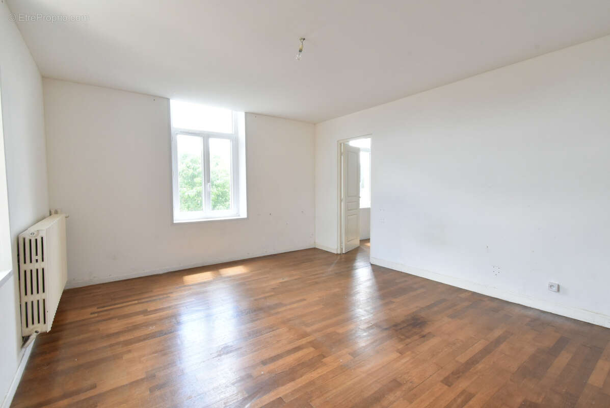 Appartement à COURCELLES-SUR-NIED