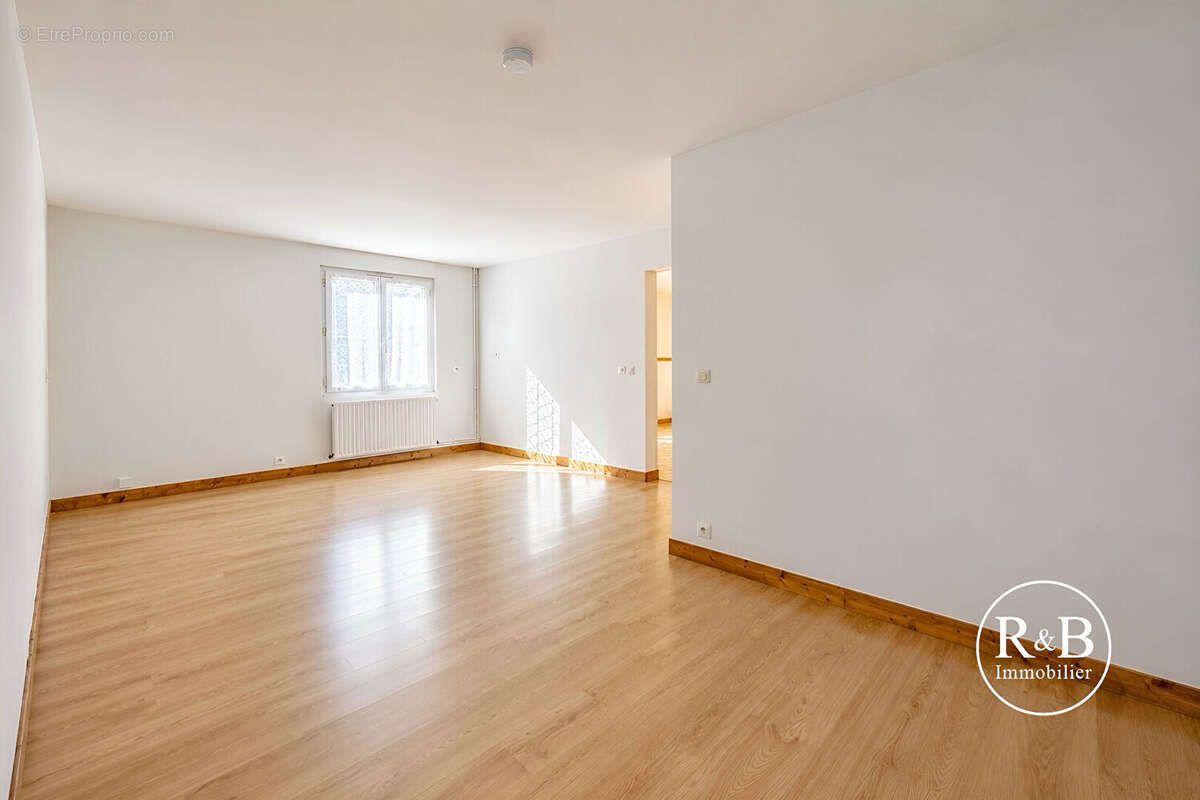 Maison à LES CLAYES-SOUS-BOIS