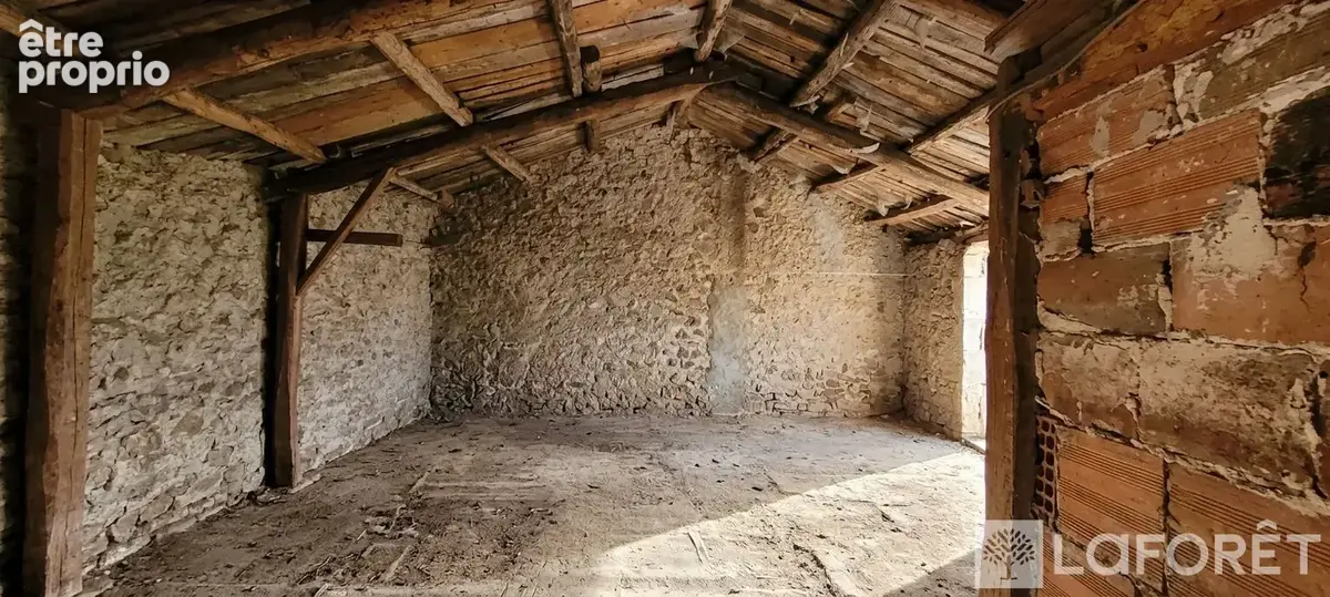 Maison de bourg à rénover entièrement / Beau potentiel à Landos - photo 3