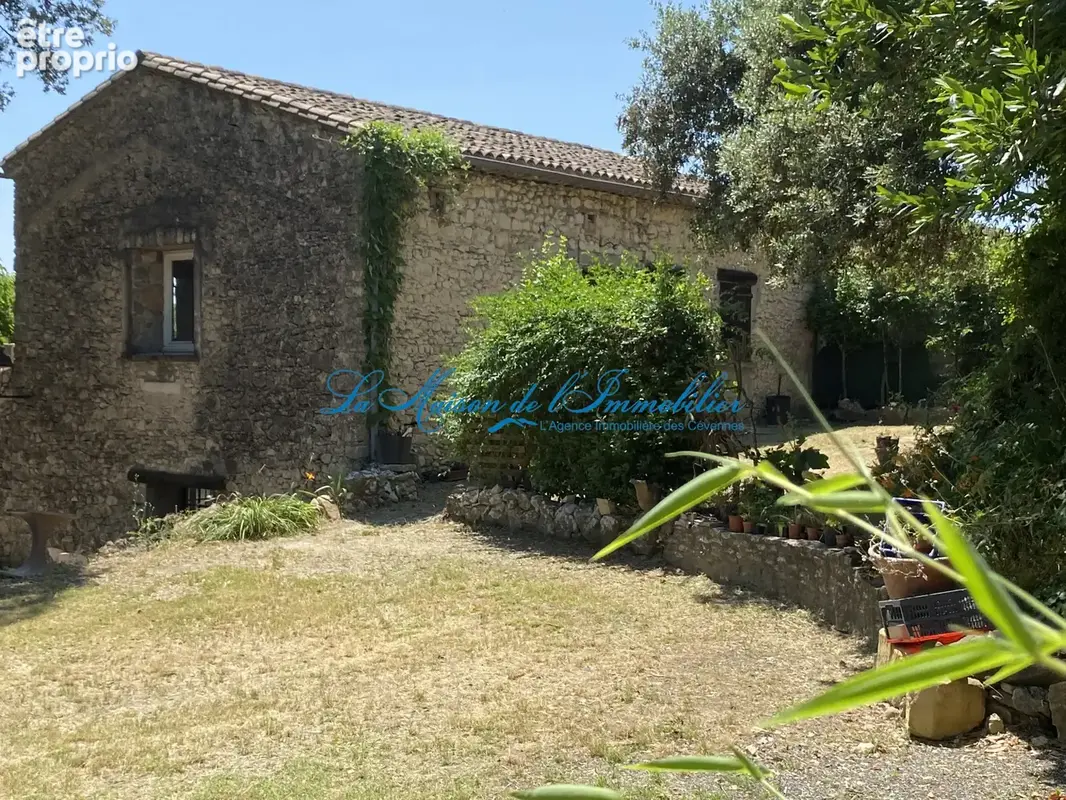 À 5 min de Vézénobres : ancienne bergerie en pierre dans un écrin de verdure - photo 2