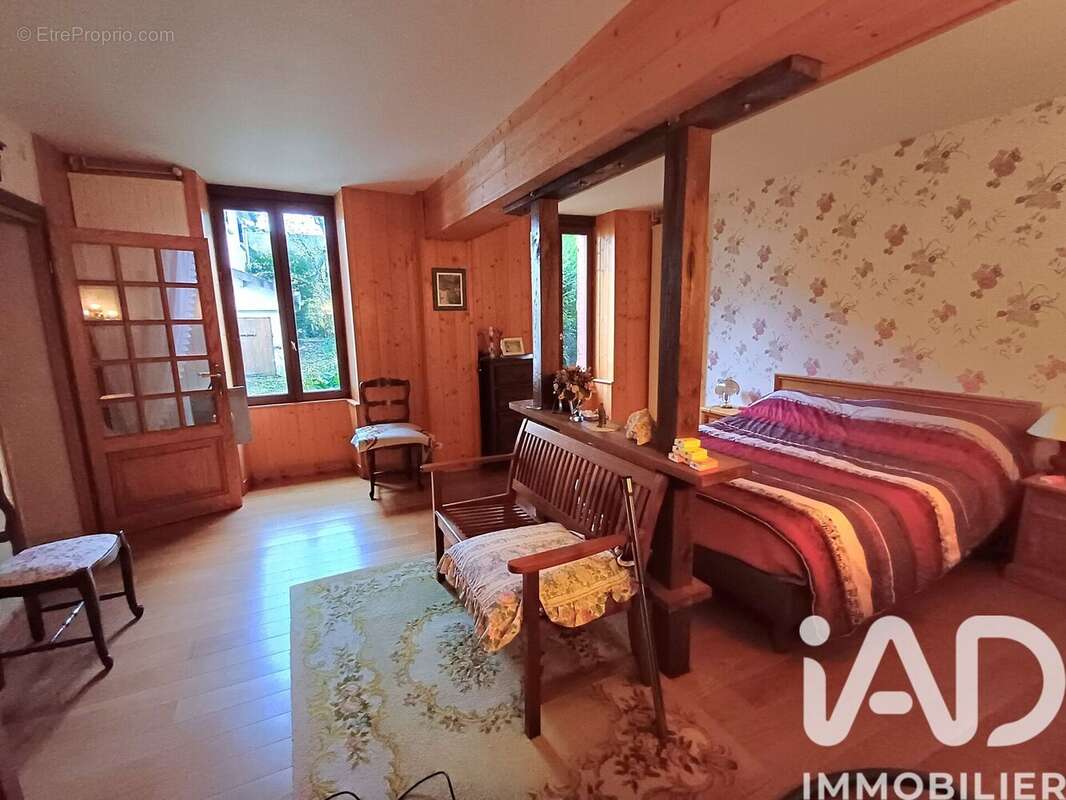 Maison 230 m² à Plessis-Saint-Jean  - photo 8