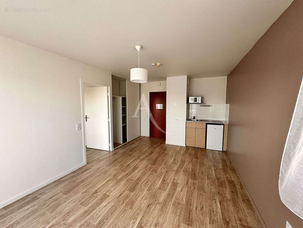 Appartement à AVRILLE