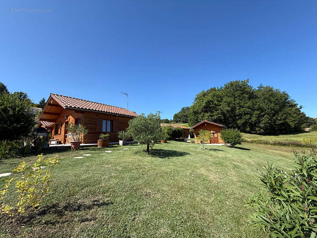 Ensemble de 3 chalets en bois, site de villégiature avec piscine - photo 12