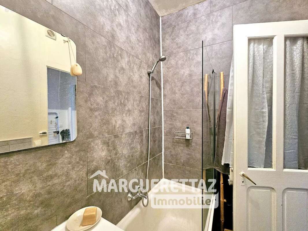 Appartement à BONNE