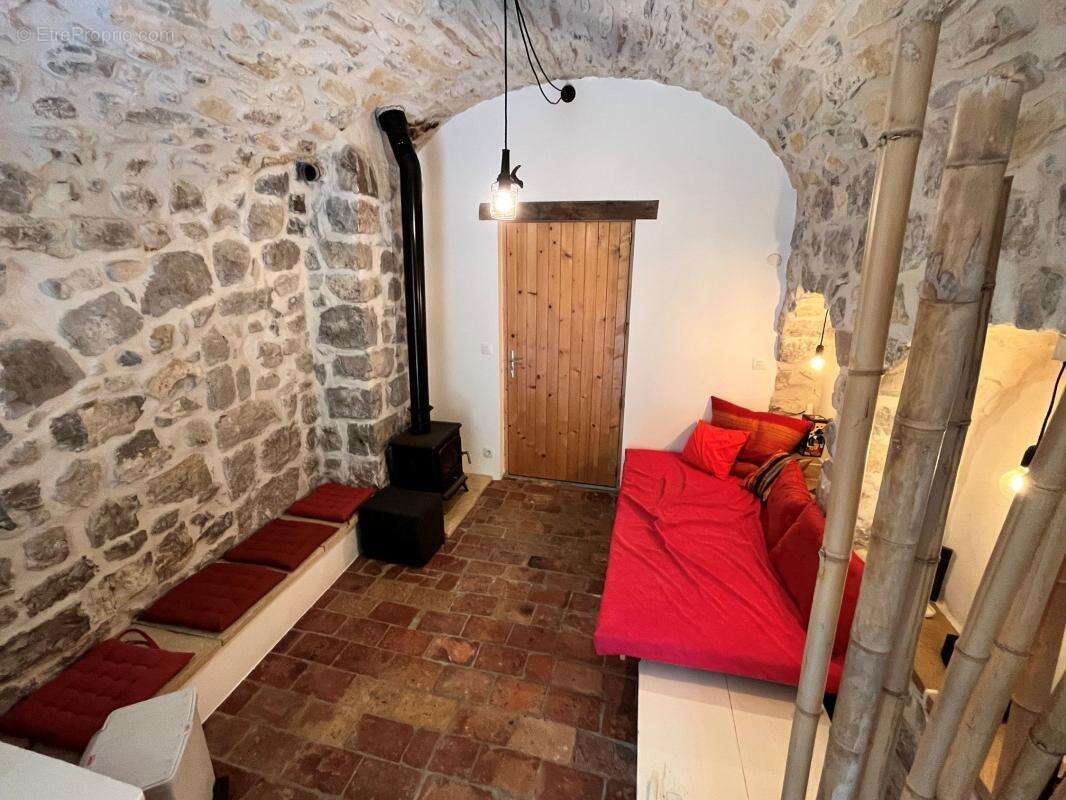 Maison à BERRIAS-ET-CASTELJAU