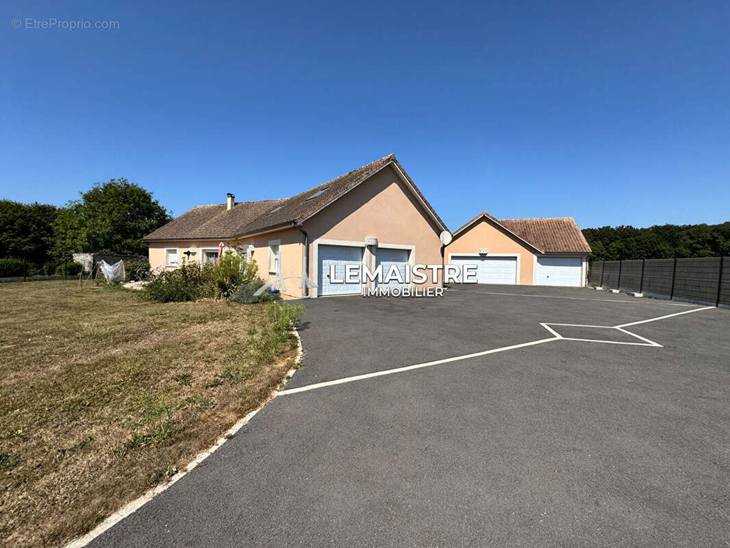 PROCHE GODERVILLE - Maison familiale 157 m² - Plain-pied - 4 garages - Terrain 2 000 m² - photo 16