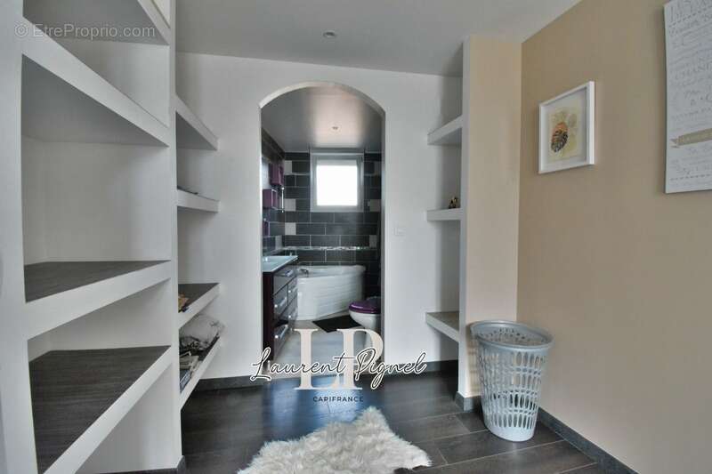 Maison rénovée avec cour et dépendance proche centre - photo 7