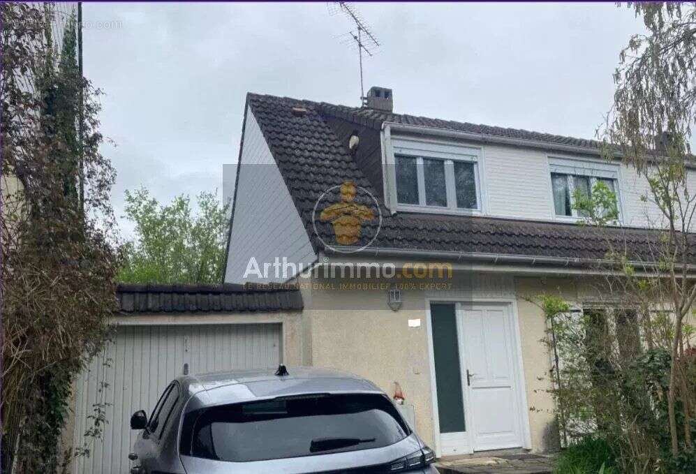 Maison à SAVIGNY-LE-TEMPLE