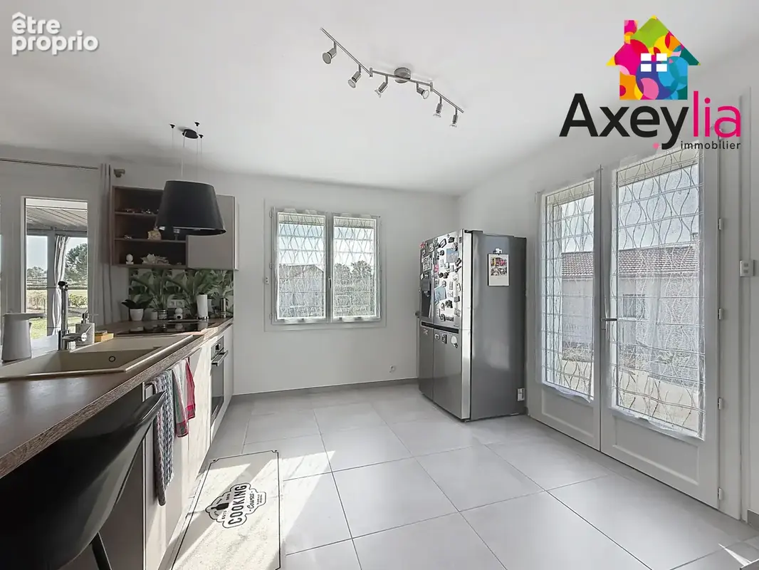 A vendre - commelle-vernay - maison  rénovée avec 5 chambres - photo 7