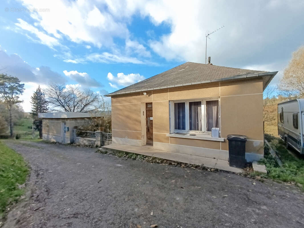 Parking à TESSY-SUR-VIRE