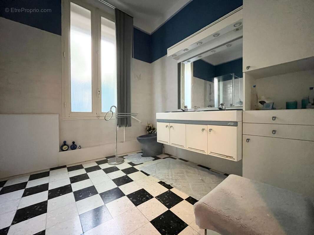 Béziers Champs de Mars – Maison de ville 125 m² avec patio, terrasse et grand garage - photo 13