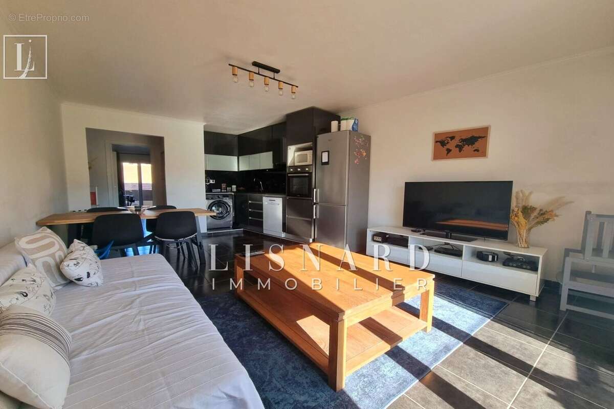 Appartement à VALLAURIS