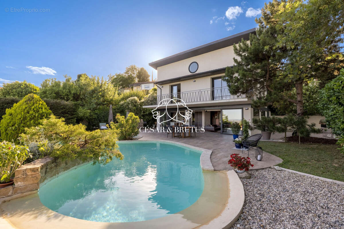Maison à NEYRON