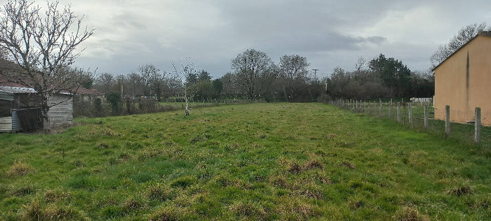 Terrain à MONTPON-MENESTEROL