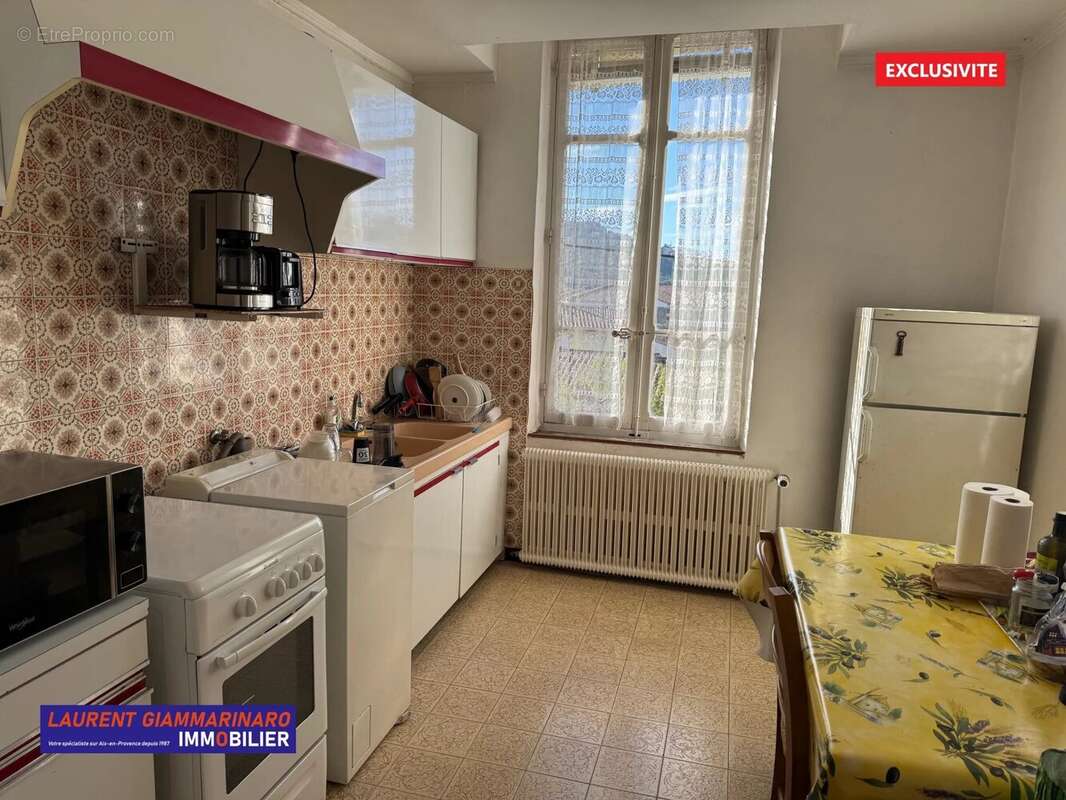 Maison à VENTABREN