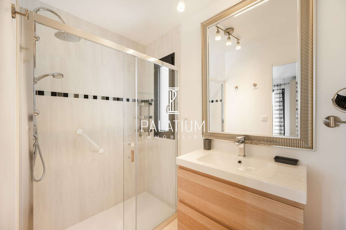 Appartement à GREOUX-LES-BAINS