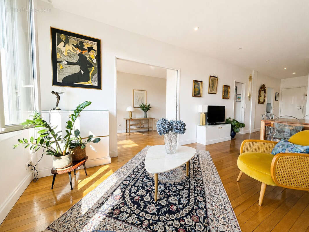 Appartement à NEUILLY-SUR-SEINE