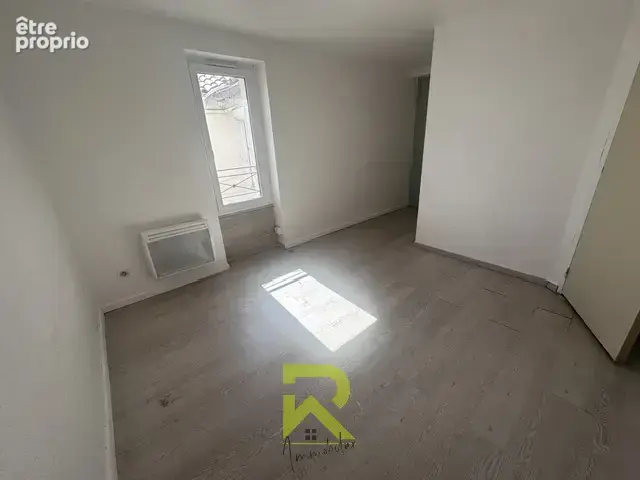 Appartement dans immeuble - photo 3