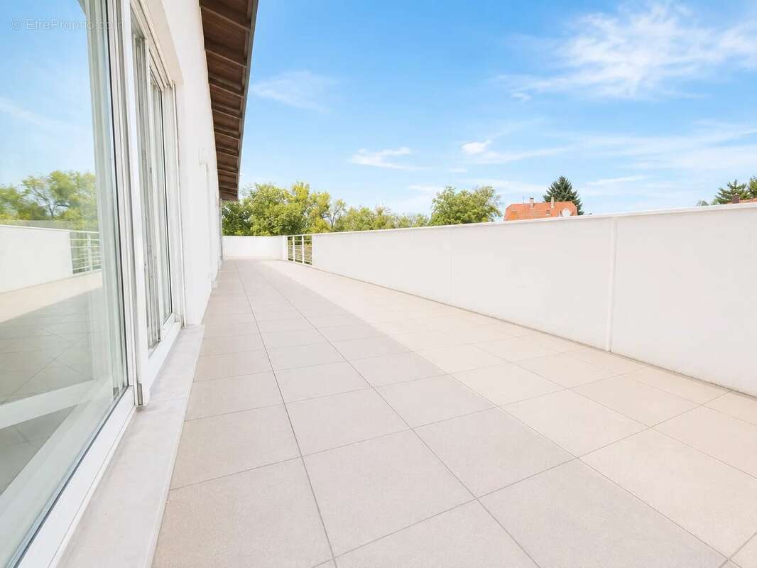 STRASBOURG - ROBERTSAU : 5 pièces - Terrasse - Garage double - photo 11