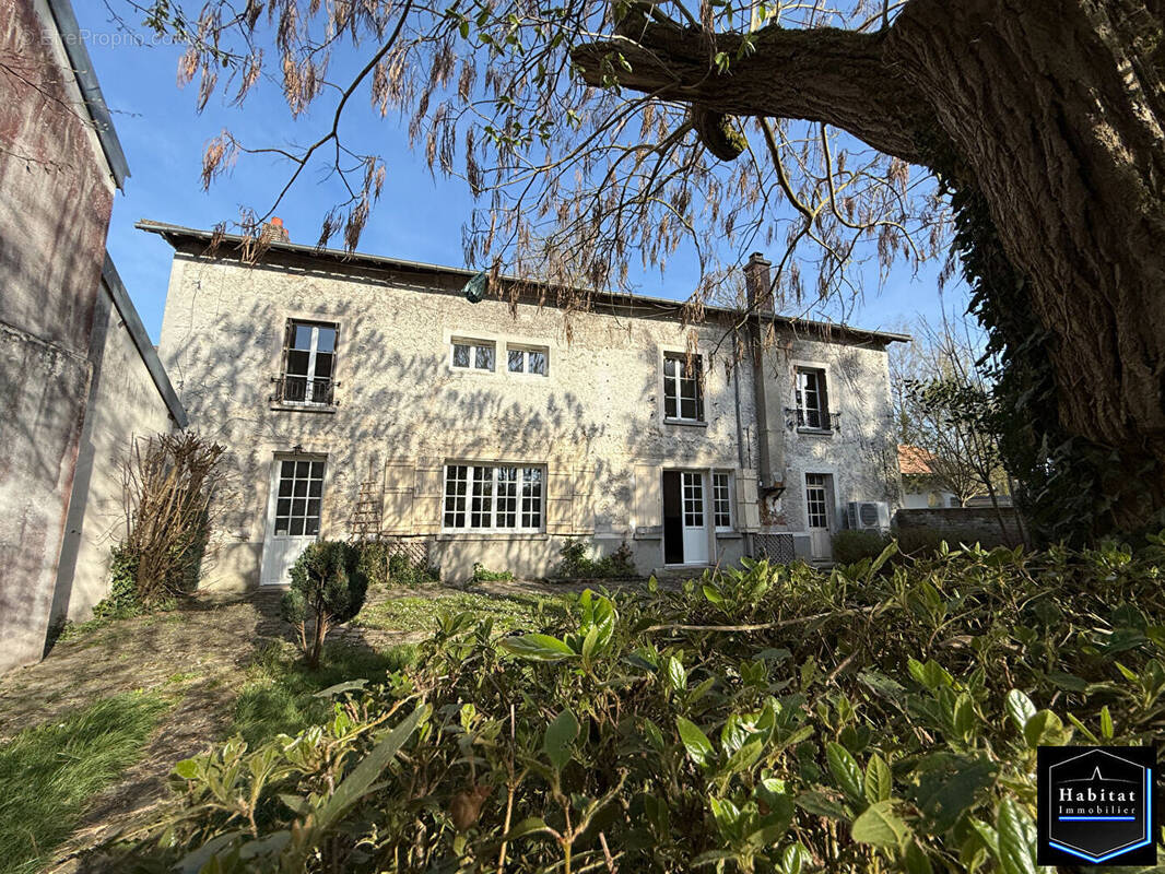 Maison à LE PLESSIS-BELLEVILLE