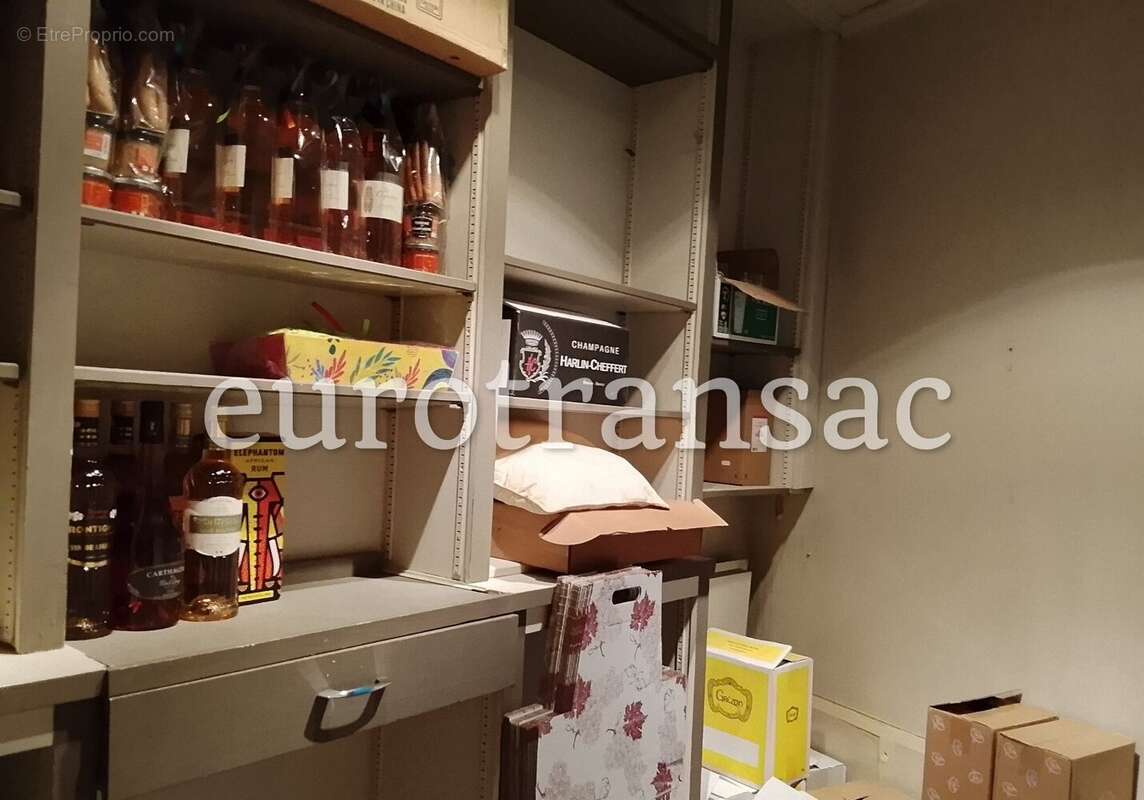 Droit au bail à vendre  Local commercial 60,81 m²  Centre historique de Pézenas - photo 8