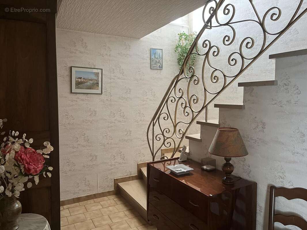 escaliers - Maison à LACAPELLE-MARIVAL