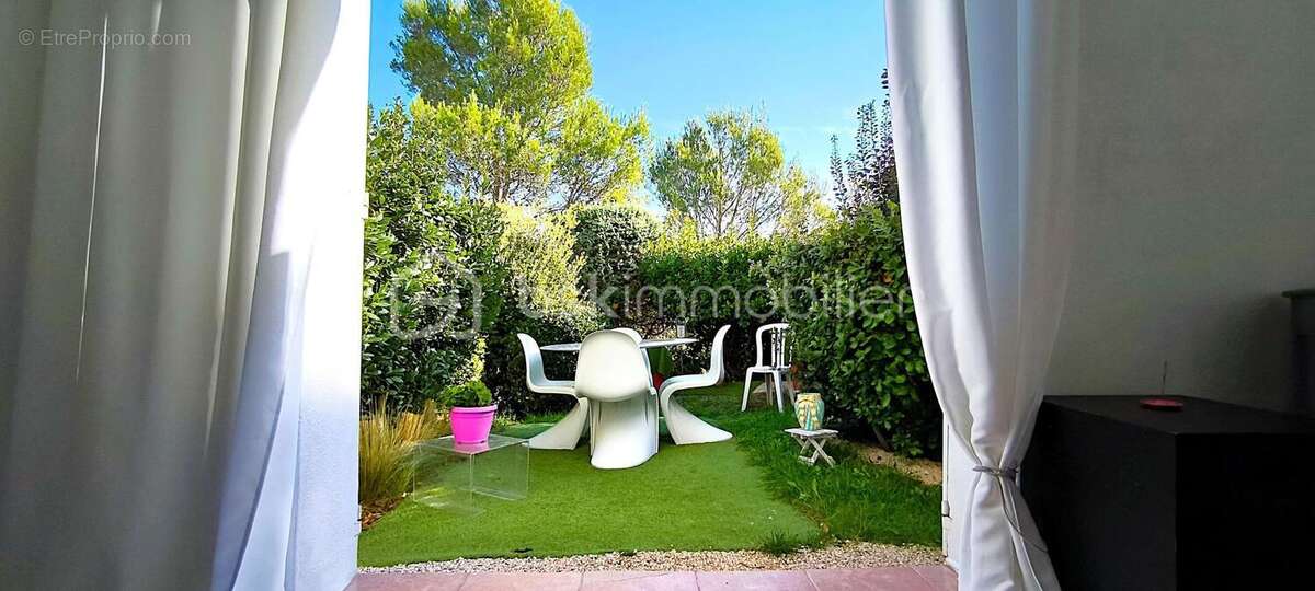 Magnifique appartement de 36 m2 sur le Golf de Pont-Royal, avec un jardin et une place de parking privée - photo 3
