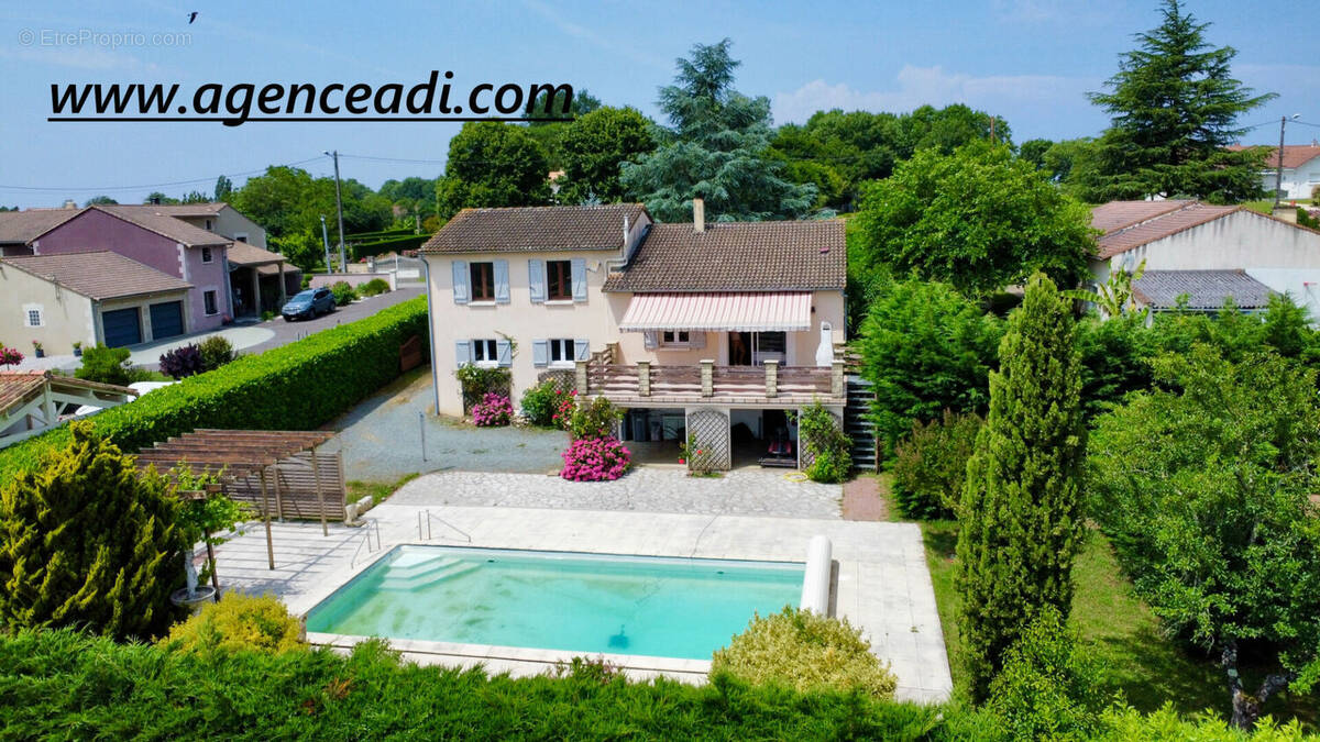 Maison à AZAY-LE-BRULE