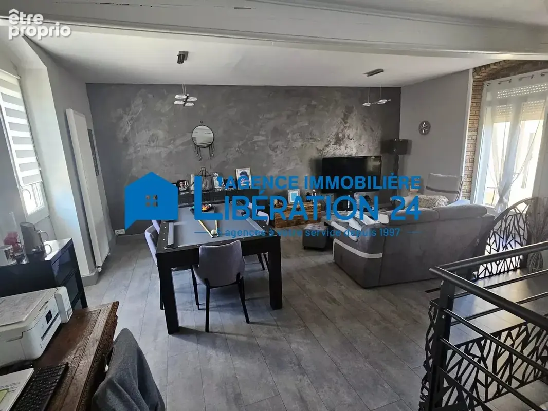 Maison de village rénovée avec terrasse et double garage - photo 3