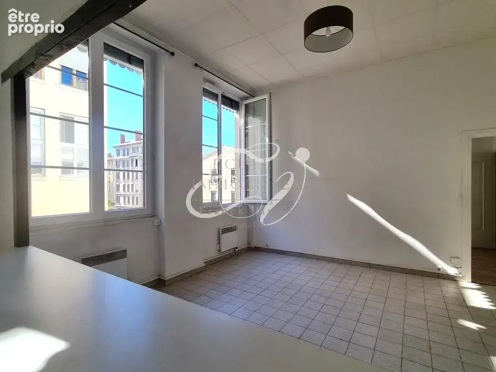 Vente lyon 69004 - croix rousse proche hopital canut 59m2 possible t3 a fort potentiel - photo 1