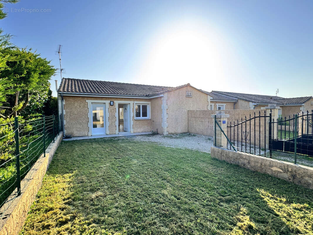 Maison à BARBEZIEUX-SAINT-HILAIRE