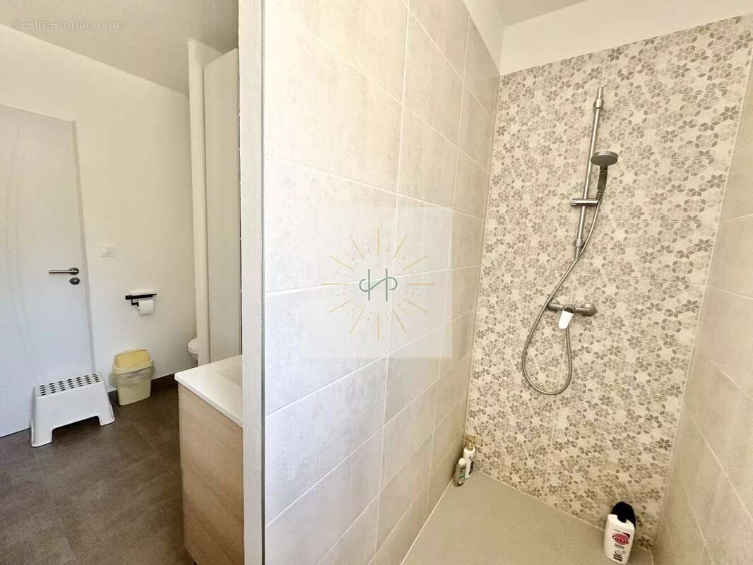 Maison à MONTELIMAR