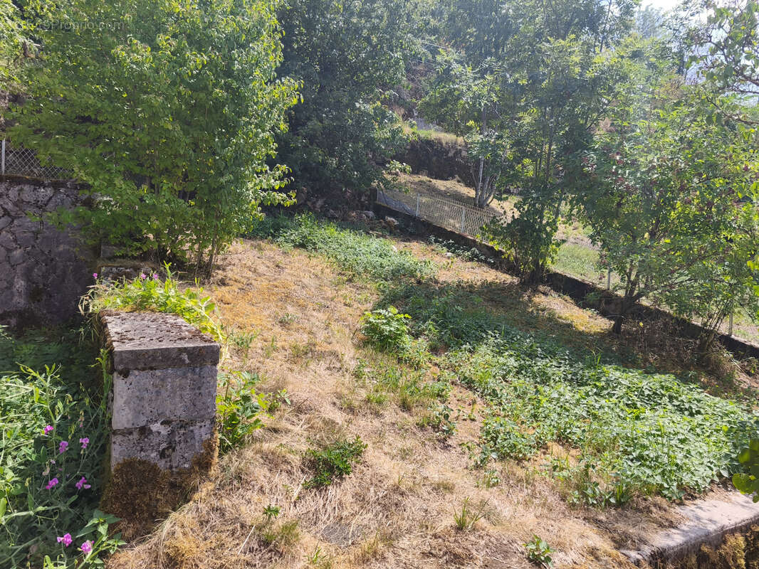 maison en pierre avec terrasse et petit terrain - photo 2